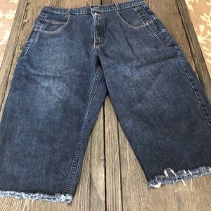 Men’s guess Jean shorts size 34.